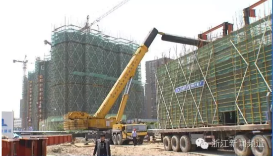 五一假期，杭州一工地的起重機吊機倒塌，造成1人重傷，3人輕傷